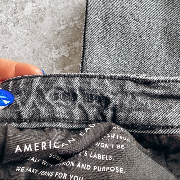 American Eagle Grey Stretch Mom Jean Size 4 - Picture 7 of 8